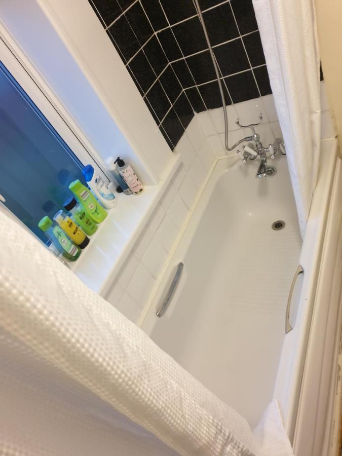 Splendid 4Bedrooms Shared Home แมนเชสเตอร์ ภายนอก รูปภาพ